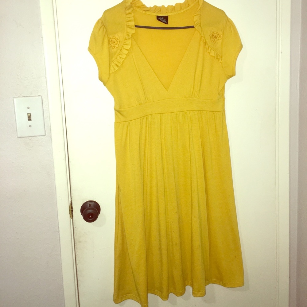 Rockabilly style sunflower yellow dress